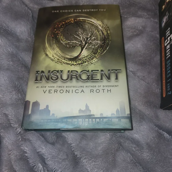 Insurgent by Veronica Roth - Hard Cover - Picture 2 of 2